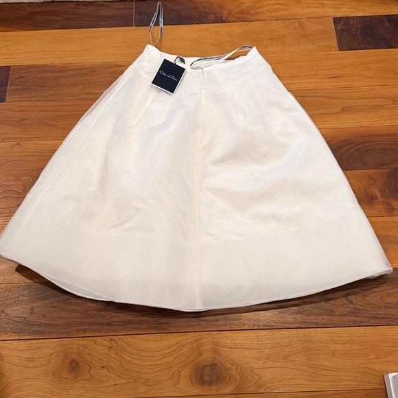 Oscar de la Renta Dresses & Skirts - Oscar de la Renta White A-Line Crinoline Petticoat sz 8 runs small